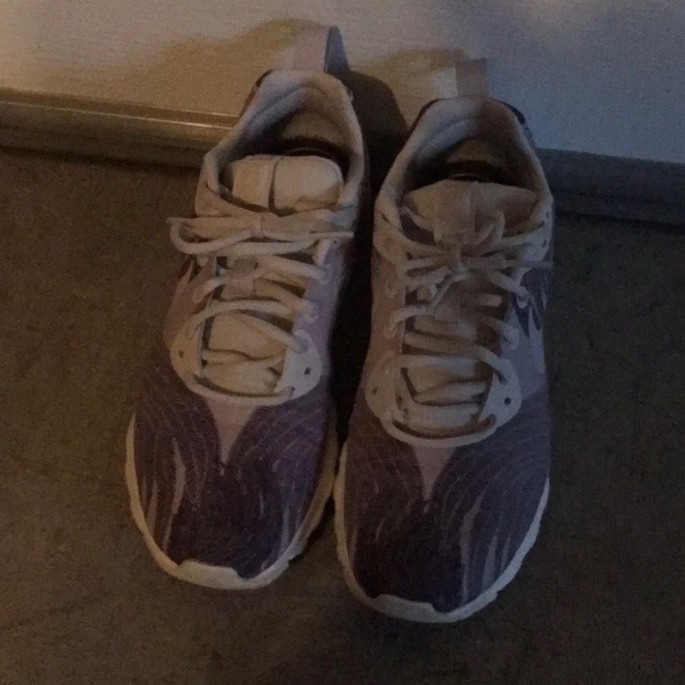 Nike tennis shoes